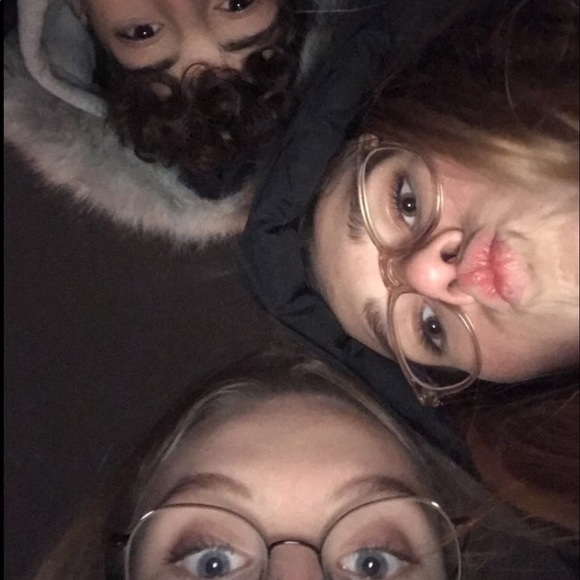 Meet your Posher, Ela - Picture 1 of 1